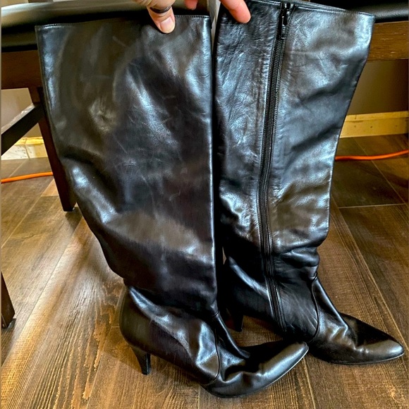 ✨SO COMFY!! Black leather Stuart Weitzman tall zip-up boots- women’s size 9.5 - Picture 3 of 8